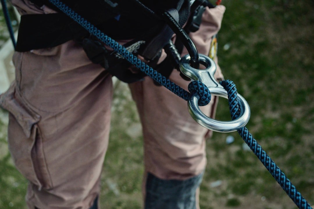 Safety First: Work Positioning Belts vs Full Body Harness – Which One Should You Choose?