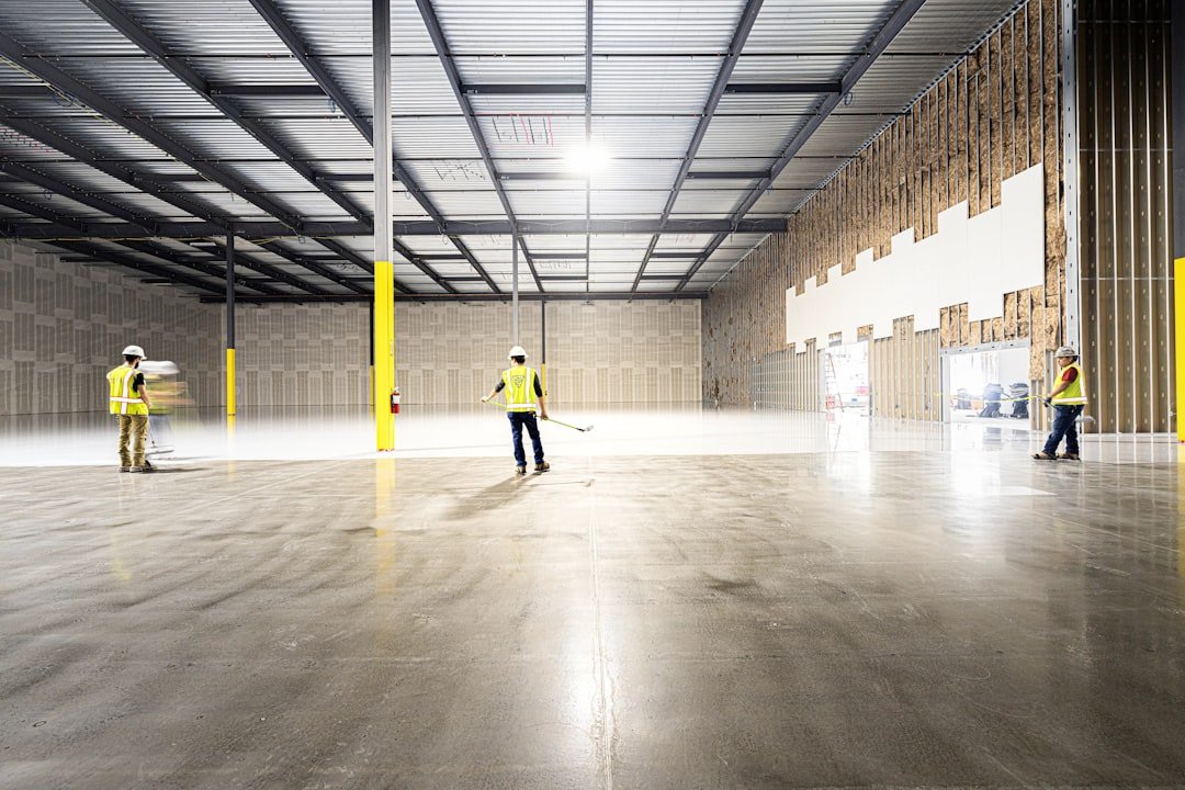Step Up Your Safety Game: Steel-Toe Boots vs Composite-Toe Boots for Warehouses