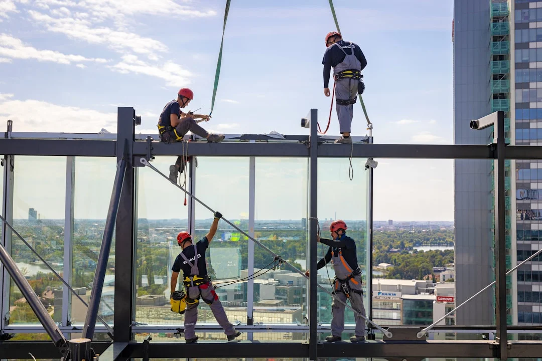 Title: Work Positioning Belts vs. Full‑Body Harnesses: The Key Differences Every Safety Pro Must Know